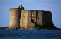 Le château du Taureau en baie de Morlaix © Philip Plisson / Plisson La Trinité / AA04030 - Photo Galleries - Taureau [Castle of]