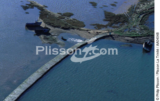Ile d'Arz. - © Philip Plisson / Plisson La Trinité / AA04048 - Photo Galleries - Shipwreck