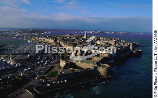 Vue aérienne de Saint-Malo. - © Philip Plisson / Plisson La Trinité / AA04049 - Photo Galleries - Town [35]