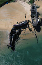 Epave à Etel. © Philip Plisson / Plisson La Trinité / AA04053 - Nos reportages photos - Cimetière marin