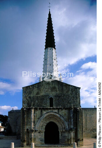 The church of Ars on the Ré island. - © Philip Plisson / Plisson La Trinité / AA04092 - Photo Galleries - Charente Maritime