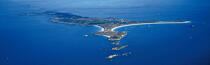 Vue aérienne de Houat. © Philip Plisson / Plisson La Trinité / AA04164 - Nos reportages photos - Panoramique horizontal