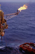 Plateforme pétrolière. © Philip Plisson / Plisson La Trinité / AA04203 - Nos reportages photos - Industrie pétrolière