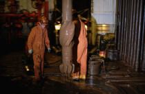 Hommes travaillant sur une plateforme pétrolière. © Philip Plisson / Plisson La Trinité / AA04221 - Photo Galleries - Oil industry