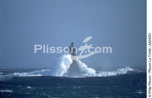Le phare du Four - © Philip Plisson / Plisson La Trinité / AA04251 - Nos reportages photos - Tempête