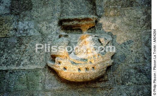 Nef sculpté dans le mur d'une église - © Philip Plisson / Plisson La Trinité / AA04264 - Nos reportages photos - Eglise