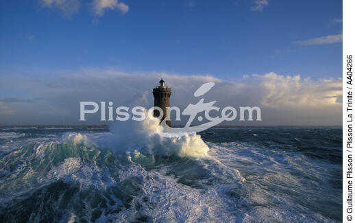 Le phare du Four secoué par les vagues - © Guillaume Plisson / Plisson La Trinité / AA04266 - Photo Galleries - Wave