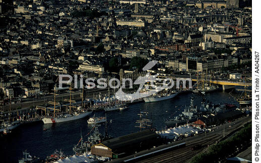 Les quais de Rouen pendant l'Armada 99 - © Philip Plisson / Plisson La Trinité / AA04267 - Photo Galleries - Boat