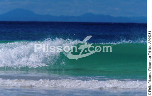 Vagues après vagues. - © Philip Plisson / Plisson La Trinité / AA04381 - Nos reportages photos - Antilles [Les]
