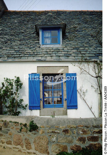 Maison bretonne. - © Philip Plisson / Plisson La Trinité / AA04389 - Photo Galleries - Window