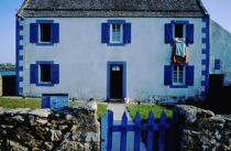 Maison à Ouessant. © Philip Plisson / Plisson La Trinité / AA04394 - Photo Galleries - Low wall