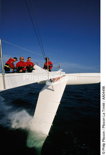 L'hydroptère, version 1997. - © Philip Plisson / Plisson La Trinité / AA04498 - Photo Galleries - Crew member