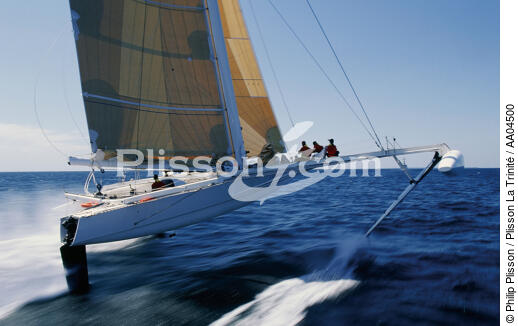 Première version de l'hydroptère. - © Philip Plisson / Plisson La Trinité / AA04500 - Photo Galleries - Racing multihull