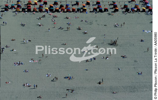 La plage de Deauville. - © Philip Plisson / Plisson La Trinité / AA05980 - Nos reportages photos - Calvados