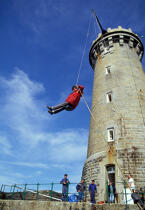 Relève de gardien de phare sur Le Four © Philip Plisson / Plisson La Trinité / AA04504 - Nos reportages photos - Homme