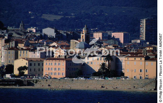 Plage et ville d'Ajaccio. - © Philip Plisson / Plisson La Trinité / AA04567 - Photo Galleries - Town [Corsica]