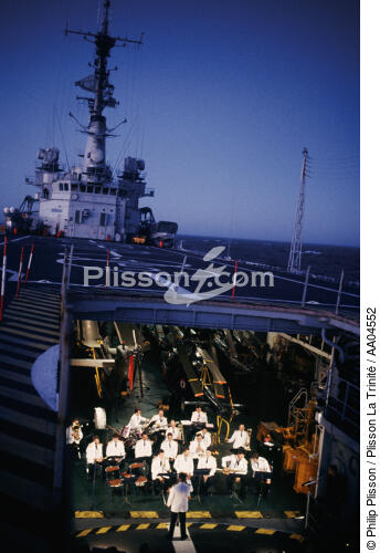 Musiciens à bord du Jeanne d'Arc. - © Philip Plisson / Plisson La Trinité / AA04552 - Photo Galleries - The Navy