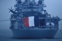 Le Jeanne d'Arc dans la brume. © Philip Plisson / Plisson La Trinité / AA04556 - Nos reportages photos - Marine nationale