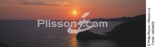 Phare de Bonifacio. - © Philip Plisson / Plisson La Trinité / AA04602 - Nos reportages photos - Coucher de soleil
