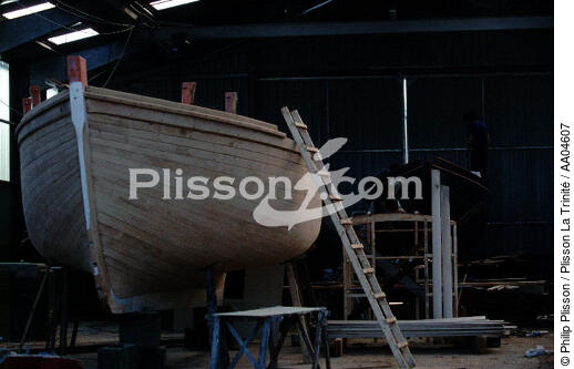 Bateau en construction au chantier du Guip. - © Philip Plisson / Plisson La Trinité / AA04607 - Photo Galleries - Naval repairs
