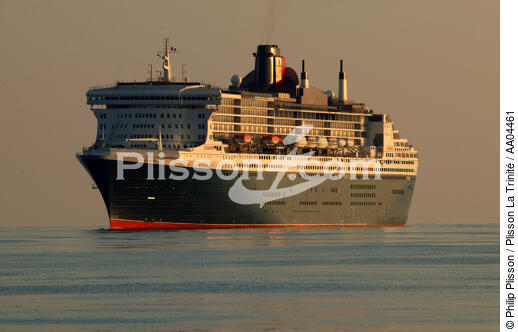 Le Queen Mary II. - © Philip Plisson / Plisson La Trinité / AA04461 - Nos reportages photos - Transport maritime