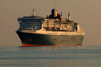 Le Queen Mary II. © Philip Plisson / Plisson La Trinité / AA04461 - Nos reportages photos - Transport maritime