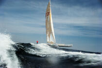 Philippe Poupon surfant sur une vague. © Philip Plisson / Plisson La Trinité / AA04655 - Photo Galleries - Sailing Race
