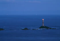 Longships Lighthouse at night.England. © Philip Plisson / Plisson La Trinité / AA04695 - Photo Galleries - Moment of the day