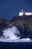En Irlande, Eagle Island, phare. © Philip Plisson / Plisson La Trinité / AA04746 - Nos reportages photos - Ciel bleu