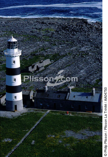 Phare irlandais : Eeragh. - © Philip Plisson / Plisson La Trinité / AA04750 - Photo Galleries - Aran Islands [The]