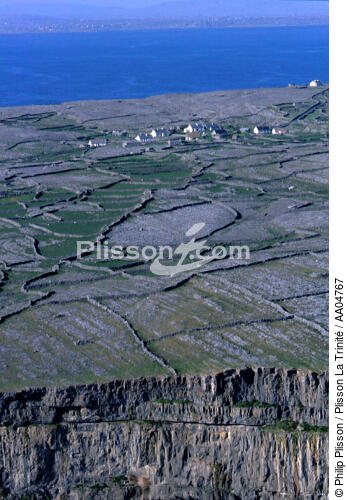 Vue aérienne de Inishmore. - © Philip Plisson / Plisson La Trinité / AA04767 - Nos reportages photos - Iles d'Aran [les]