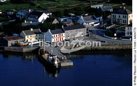 Bateau à quai, Inishmore. - © Philip Plisson / Plisson La Trinité / AA04773 - Nos reportages photos - Irlande