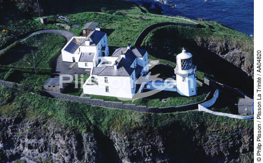 Le phare de Black Head. - © Philip Plisson / Plisson La Trinité / AA04820 - Nos reportages photos - Phares Irlande