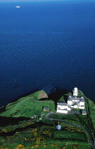 En Irlande, le phare de Black Head. © Philip Plisson / Plisson La Trinité / AA04822 - Nos reportages photos - Activité maritime