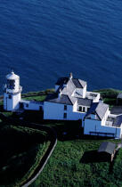 Sur la côte est irlandaise, le phare de Black Head. © Philip Plisson / Plisson La Trinité / AA04823 - Nos reportages photos - Activité maritime