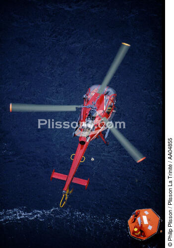 La sécurité civile en pleine manoeuvre. - © Philip Plisson / Plisson La Trinité / AA04855 - Photo Galleries - Helicopter winching