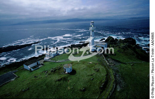 Phare irlandais : Inishtrahull. - © Philip Plisson / Plisson La Trinité / AA04865 - Nos reportages photos - Activité maritime