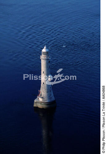 Le phare de Haulbowline. - © Philip Plisson / Plisson La Trinité / AA04868 - Nos reportages photos - Activité maritime