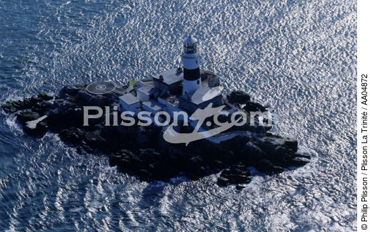 Maidens rock. - © Philip Plisson / Plisson La Trinité / AA04872 - Nos reportages photos - Activité maritime