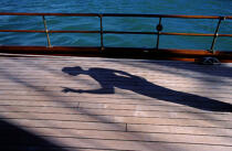 Ombre sur le pont. © Philip Plisson / Plisson La Trinité / AA04932 - Photo Galleries - Elements of boat