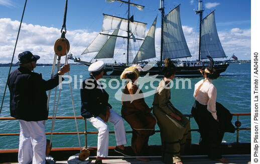 Regards sur shenandoahen costumes d'epoques. - © Philip Plisson / Plisson La Trinité / AA04940 - Photo Galleries - Tall ship / Sailing ship