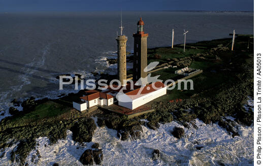 Le phare du Pilier au nord de Noirmoutier. - © Philip Plisson / Plisson La Trinité / AA05013 - Photo Galleries - Vendée
