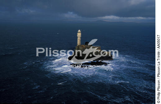 Un phare mytique : le Fastnet - © Philip Plisson / Plisson La Trinité / AA05017 - Nos reportages photos - Irlande