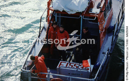 Bertrand de Broc après son sauvetage. - © Philip Plisson / Plisson La Trinité / AA05044 - Photo Galleries - Lifeboat
