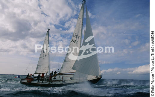 Pen Duick II - © Philip Plisson / Plisson La Trinité / AA05086 - Nos reportages photos - Maxi