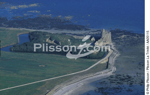 L'île de Tatihou. - © Philip Plisson / Plisson La Trinité / AA05115 - Nos reportages photos - Fort