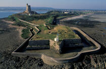 Le fort de la Hougue. © Philip Plisson / Plisson La Trinité / AA05120 - Photo Galleries - Fort de la Hougue