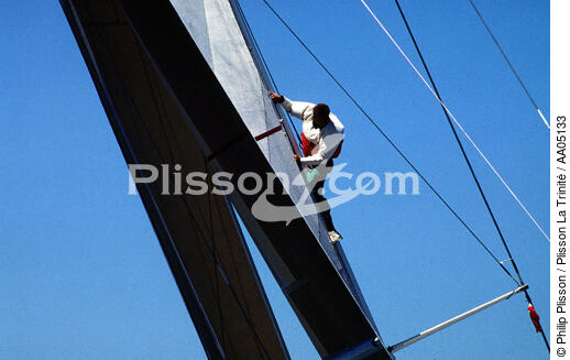 Equipier sur le mât. - © Philip Plisson / Plisson La Trinité / AA05133 - Photo Galleries - San Diego 1992