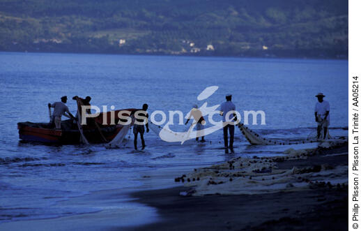 Pêcheur au petit matin. - © Philip Plisson / Plisson La Trinité / AA05214 - Photo Galleries - Fishing nets