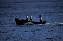 Pêcheurs. © Philip Plisson / Plisson La Trinité / AA05218 - Nos reportages photos - Outre-Mer